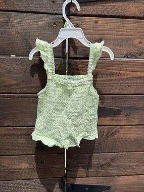Old Navy Lime Green Smocked Ruffle Strap Tank size 8 (M)
